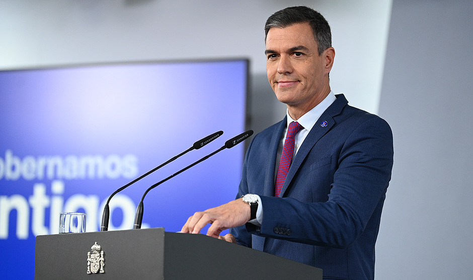  Pedro Sánchez, presidente del Gobierno, dicta que la reclasificación del SNS debe adaptar las retribuciones.