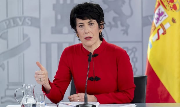 Elma Sainz anuncia la prórroga de la jubilación activa para pediatras y médicos de Familia. Al detalle en Redacción Médica