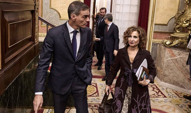 El Gobierno de Sánchez se apoya en la Justicia para abordar el pago de guardias médicas.