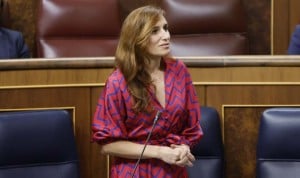 Mónica García debuta en el Congreso con una defensa al modelo de plazas MIR