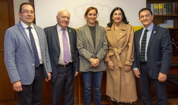Florentino Pérez Raya celebra una reunión con la ministra de Sanidad