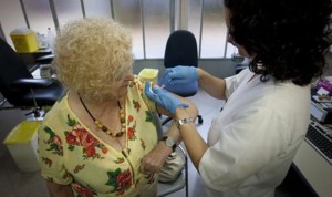 Montón desoye a Enfermería y sigue obligando a vacunar sin prescripción