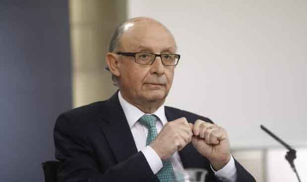 Montoro pide a Cataluña una lista de sanitarios que no trabajaron el 3-O