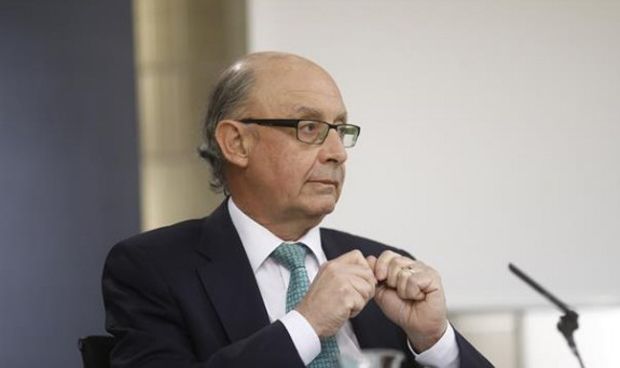 Montoro promete para sanidad 200 millones más este año y 4.000 más en 2020