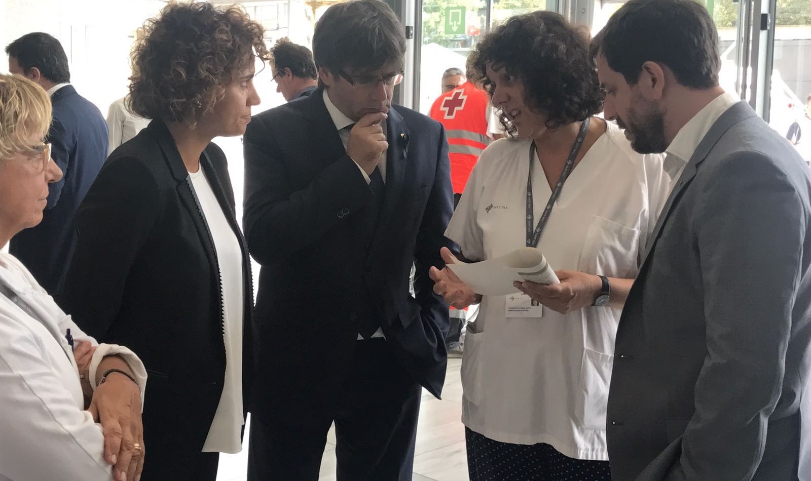 Montserrat, Puigdemont y Comín visitan a los heridos del atentado