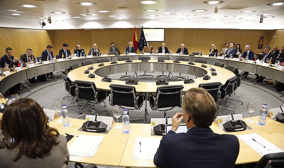 El Ministerio de Universidades avala descentralizar una homologación médica tras una reunión de la Conferencia General.