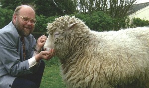 Muere Ian Wilmut, el 'padre' de la oveja Dolly, a los 79 años