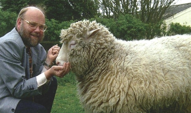  Ian Wilmut muere, el 'padre' de la oveja Dolly, a los 79 años