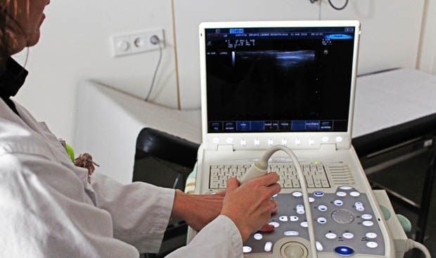 Multa de 5.000 euros a un médico por perder la grabación de una operación