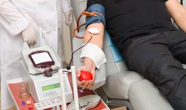 Multa por no operar a un testigo de Jehová sin transfusión sanguínea