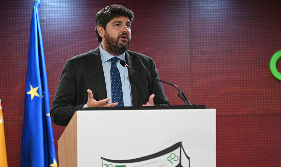 López Miras anuncia la contratación de más de 6.000 profesionales para reforzar la sanidad este verano