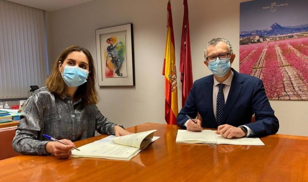 Murcia firma el nuevo concierto que regula la prestación farmacéutica