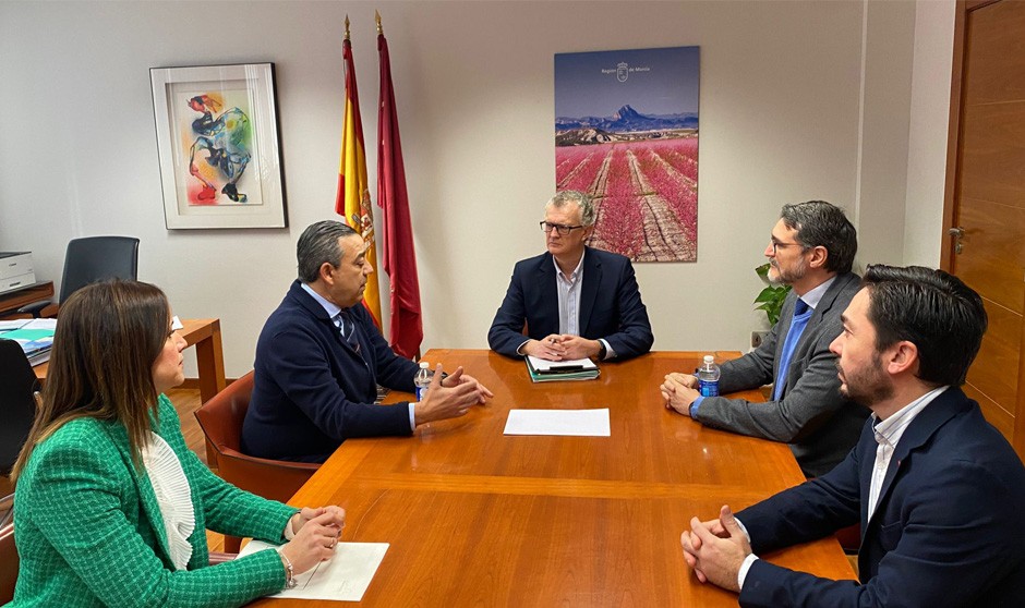 Reunión de Juan José Pedreño con el Consejo de Dentistas para abordar las nuevas especialidades. 