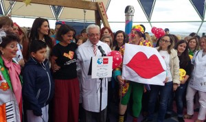 Música, besos y globos para celebrar el Día del Niño Hospitalizado