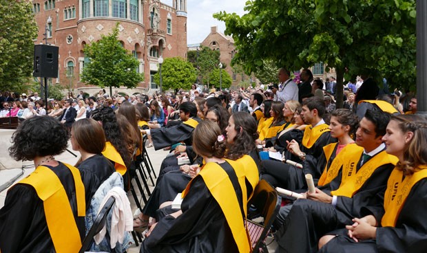 Mutual Médica colabora en la graduación de ocho facultades de Medicina