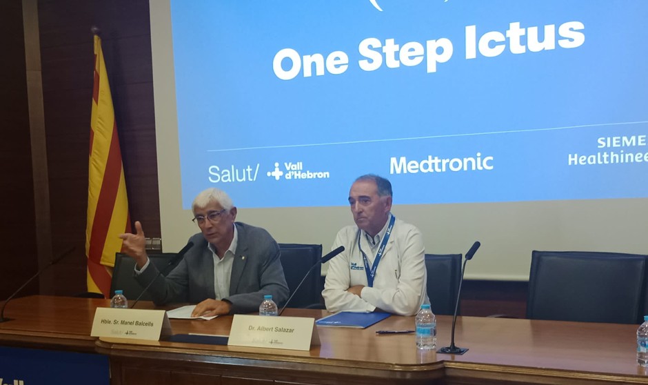  El conseller de Salut de la Generalitat de Cataluña, Manel Balcells, y el gerente del Hospital Universitari Vall d'Hebron, Albert Salazar.