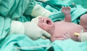 Nacen 'los niños cyborg': encuentran microplásticos en placentas humanas