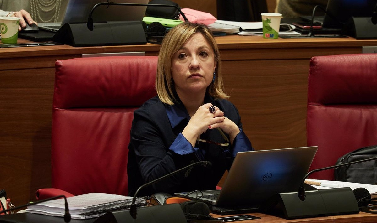 Navarra deja en el aire la subida de sueldo sanitario: "Cuando sea posible"