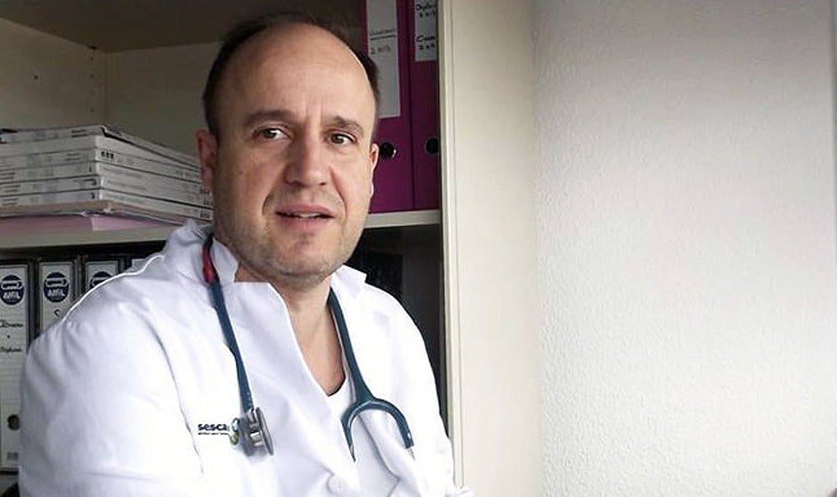  Tomás Segura, jefe del Servicio de Neurología de Albacete, habla sobre tres casos de angiopatías por contagio