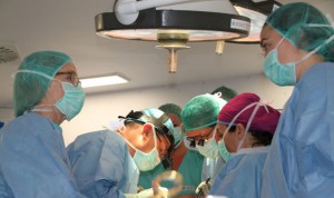 Nisa Sevilla Aljarafe reemplaza la aorta toracoabdominal por una prótesis