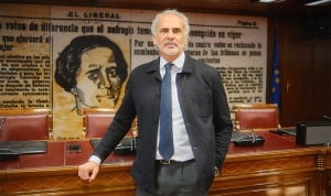  Enrique Ruiz Escudero, portavoz del PP en la Comisión de Sanidad del Senado, rechaza la farmacia pública española.