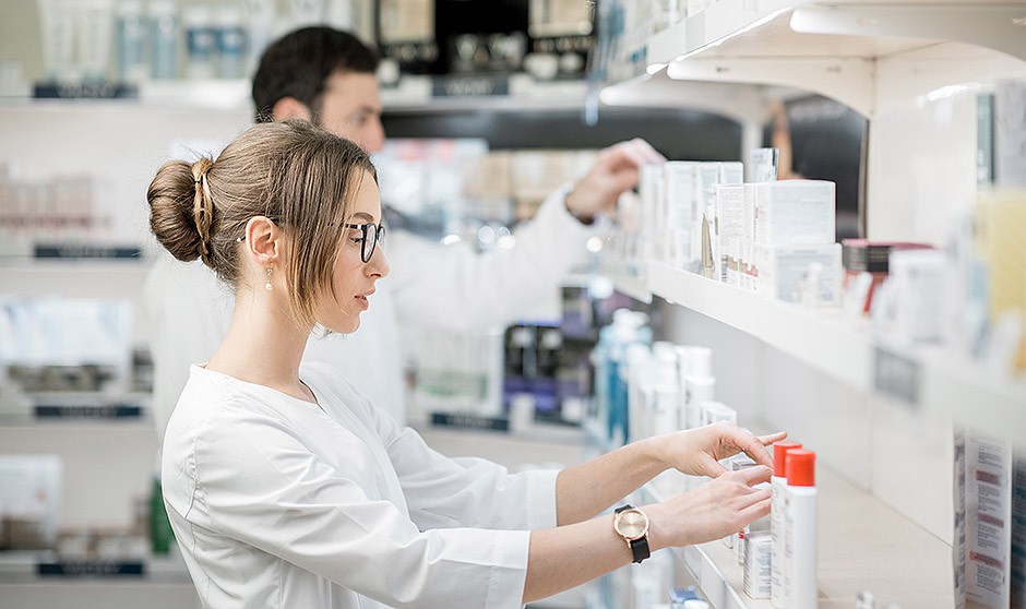 Una farmacéutica demanda a su jefe que respete varios puntos para un mejor ambiente laboral