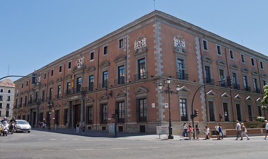 Nueva incógnita en la norma que limita la autonomía colegial sanitaria