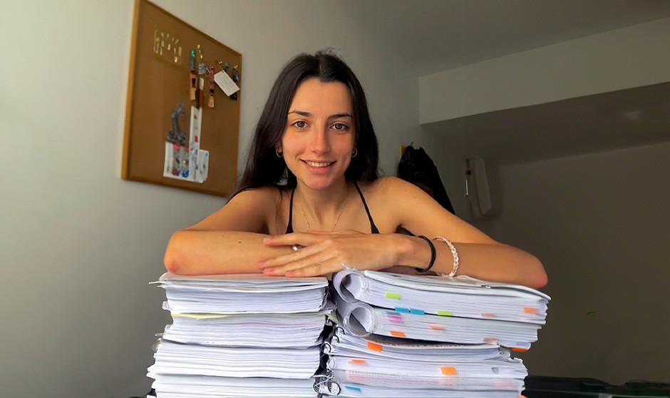 El taco de apuntes de Medicina para una asignatura cada 2 meses