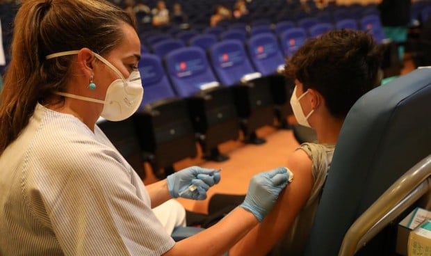 Nuevo efecto secundario detectado por vacunas covid: vejiga hiperactiva