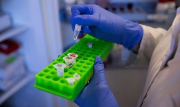 Nuevo síntoma de la variante Ómicron: episodios de sudores nocturnos