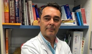 Luis Castilla, internista y coordinador de la guía clínica de prevención de ictus, afirma que las nuevas recomendaciones se centran en los nuevos anticoagulantes que disminuyen el riesgo de hemorragias cerebrales
