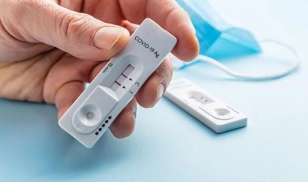 Nuevos test que diferencian gripe y covid: cómo funcionan y cuánto cuestan