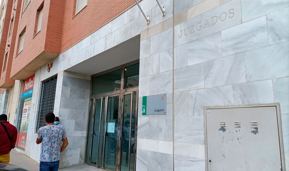 El detenido por agredir a un médico en centro de salud de Roquetas (Almería) acepta ocho meses de prisión