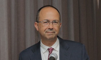 El Son Espases realiza una pionera operación de endometriosis profunda