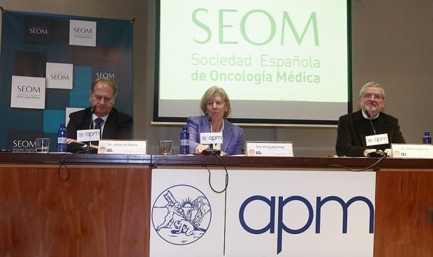 Enriqueta Felip, Javier de Castro y Jaume Galceran presentan el nuevo informe sobre cáncer de SEOM y Redecan