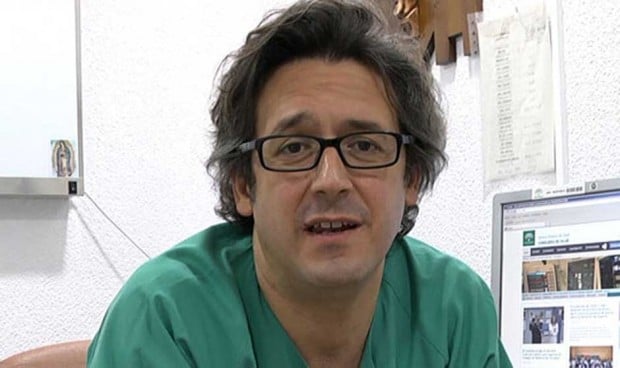 El oncólogo Juan de la Haba, profesor titular de la Universidad de Córdoba