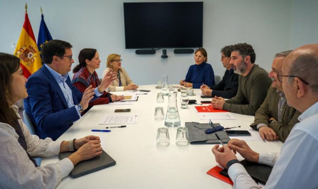 Reunión entre el Ministerio de Función Pública, CCOO y UGT en marzo para abordar la jubilación parcial del personal laboral de la sanidad