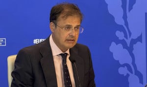 El consejero vasco de Salud, Alberto Martínez, que inicia el proceso de trazabilidad de un caso de tuberculosis