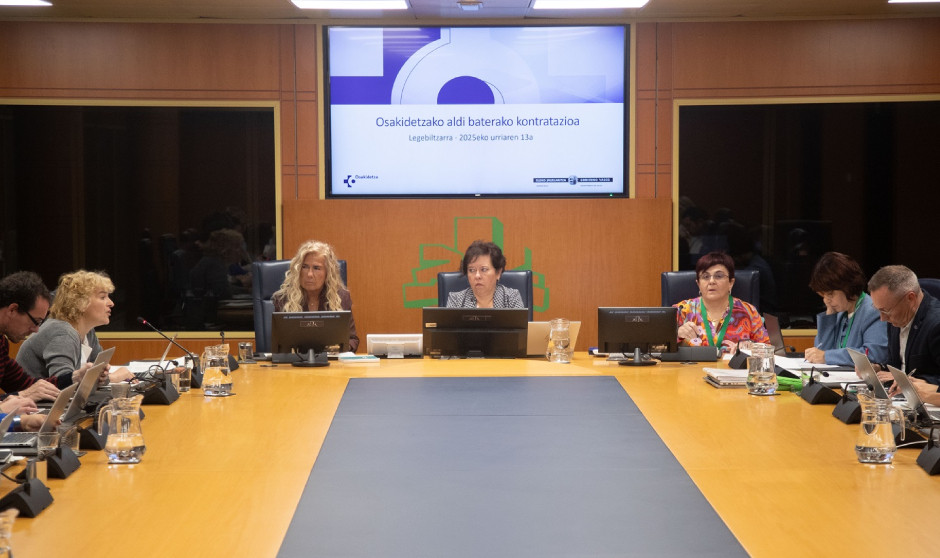  La directora general de Osakidetza, Lore Bilbao, en la Comisión de Salud de Euskadi.