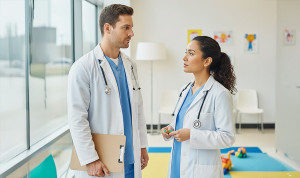  Pediatras en un centro de salud.