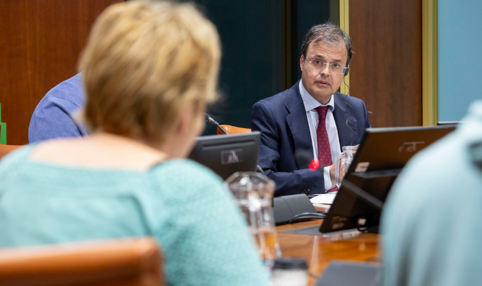 Alberto Martínez, consejero de Salud de Euskadi, anuncia el nuevo modelo de gestión de material sanitario de Osakidetza