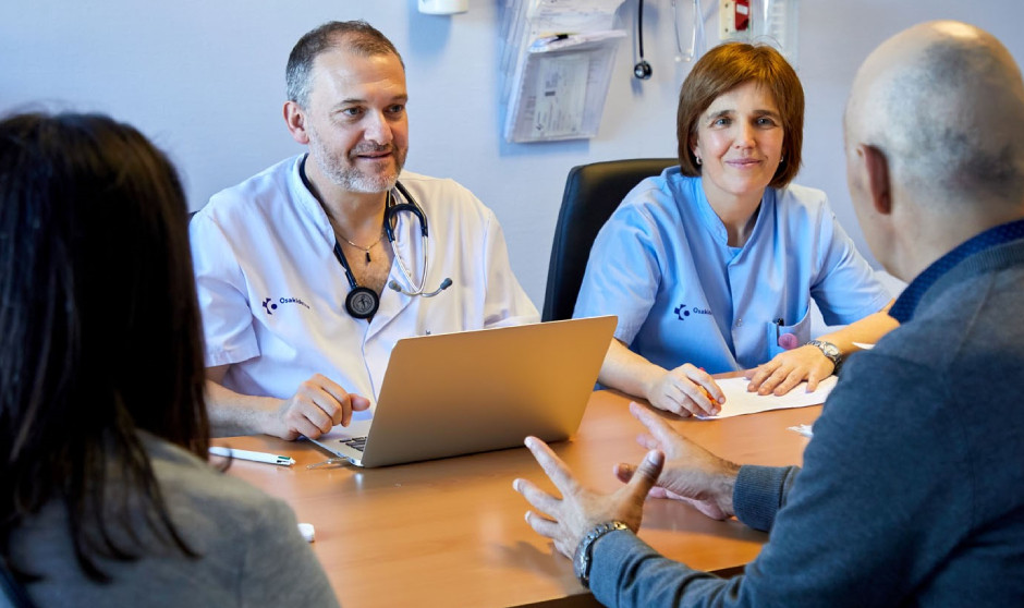  Médicos de Osakidetza en consulta.