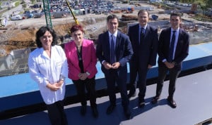  El lehendakari, Imanol Pradales, acompañado por el consejero de Salud, Alberto Martínez.