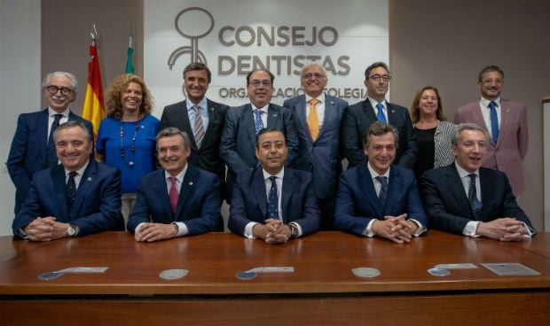 Óscar Castro, reelegido presidente del Consejo General de Dentistas