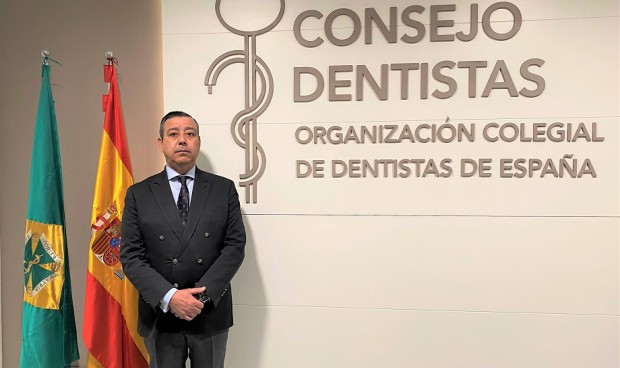 Óscar Castro repite como presidente del Consejo General de Dentistas