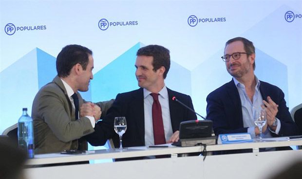 Pablo Casado ficha a tres médicos para acompañarle en la dirección del PP