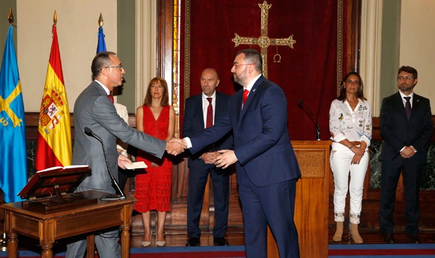Pablo Fernández Muñiz toma posesión como consejero de Sanidad de Asturias