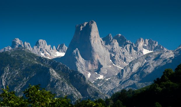 Pacientes con esquizofrenia escalan el Naranjo de Bulnes