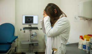 Para que el médico no esté quemado, mejor un buen horario que la meditación