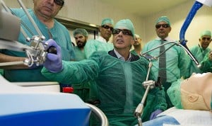 Parla, primer hospital en España que implanta cirugía robótica sin cicatriz
